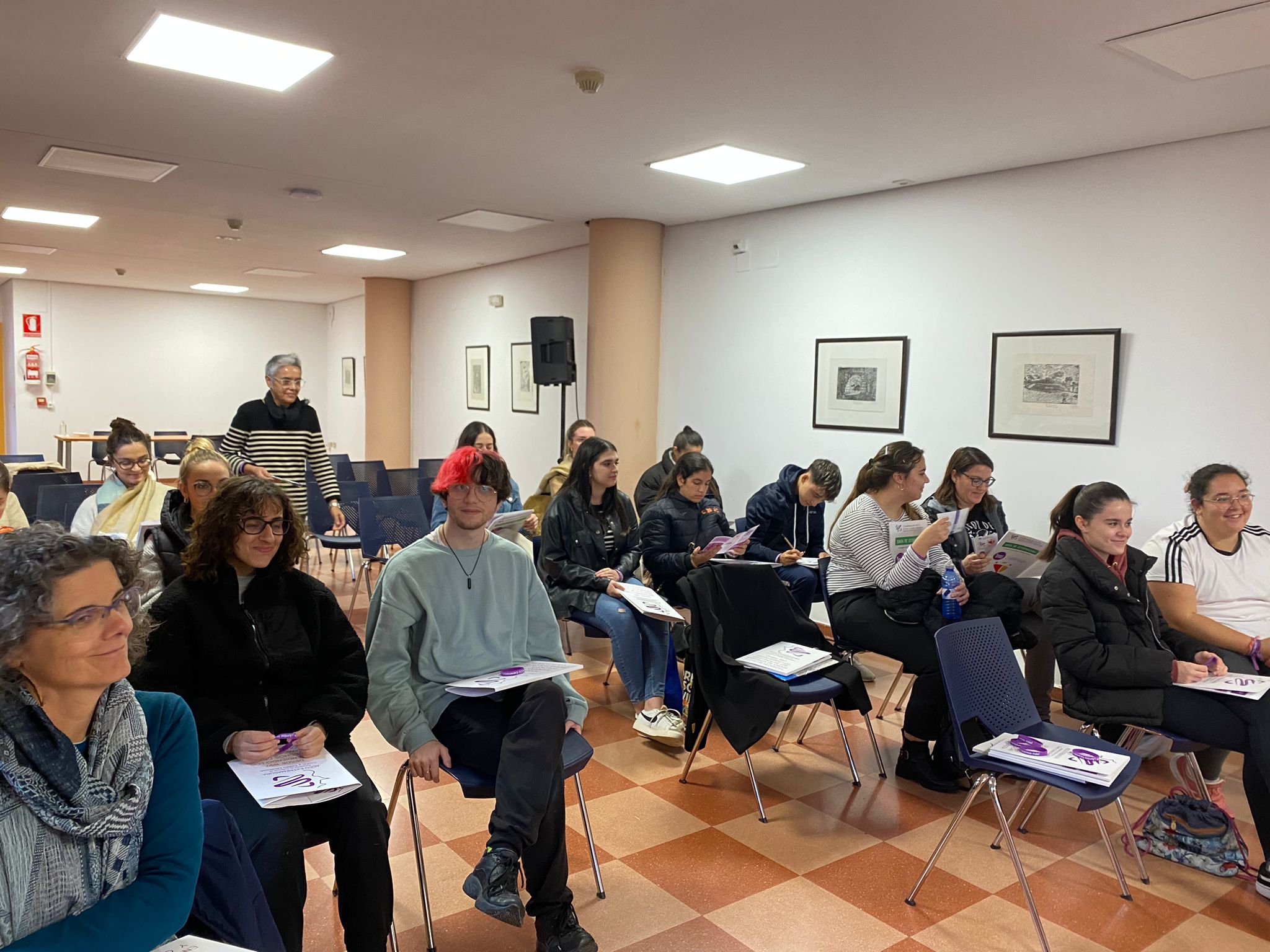 Este pasado viernes (18/11/22) se ha impartido una charla informativa a alumnos del grado superior de educación infantil del IES Santa Eulalia de Mérida